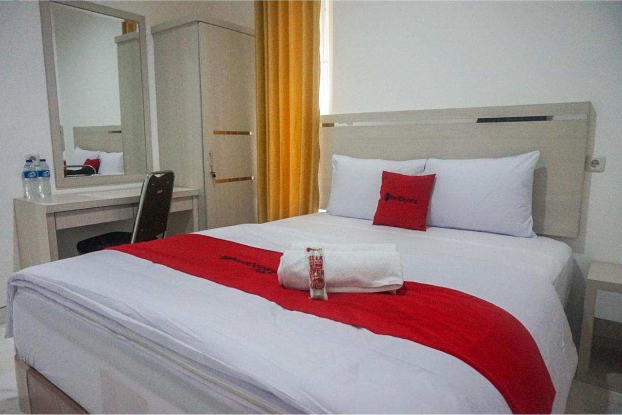 Reddoorz Near Araya Family Club House Hotel Malang Exterior photo