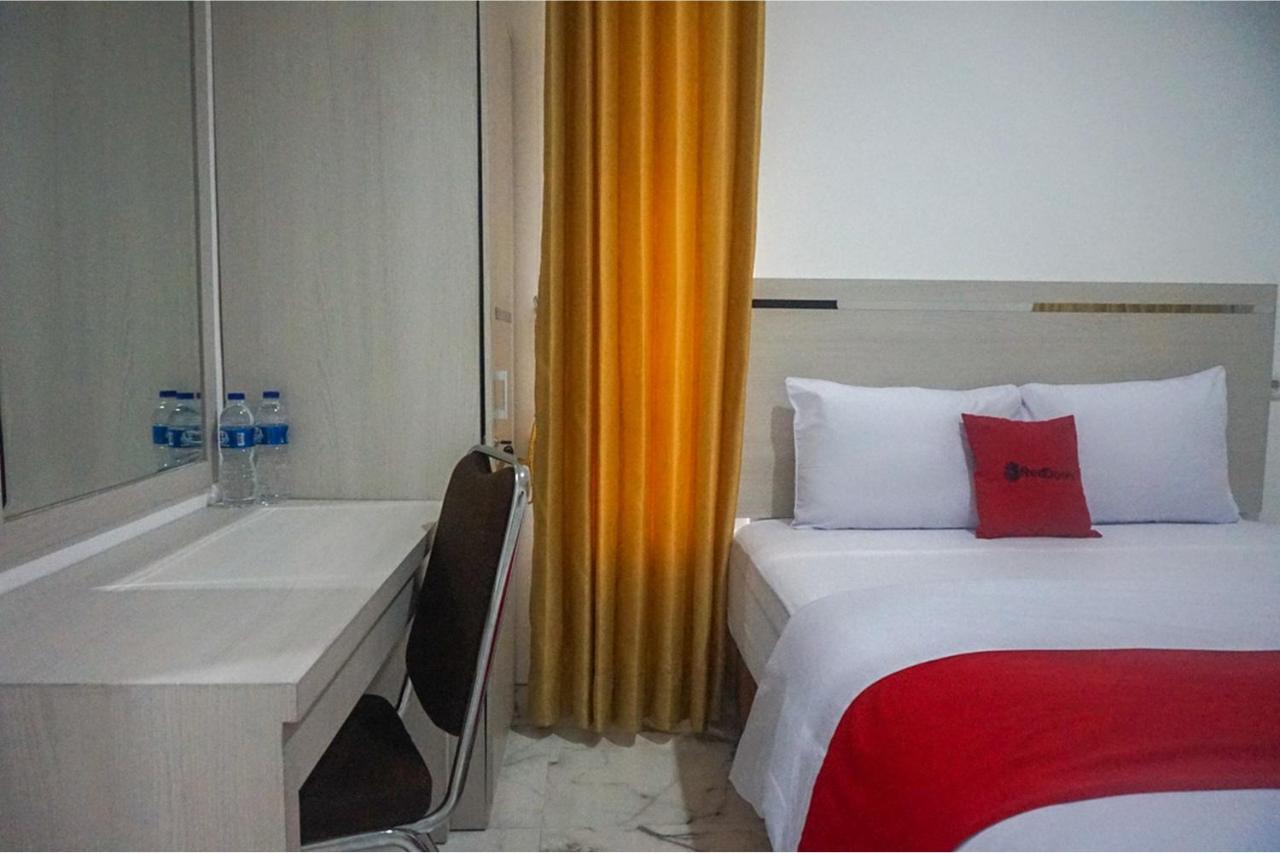 Reddoorz Near Araya Family Club House Hotel Malang Exterior photo